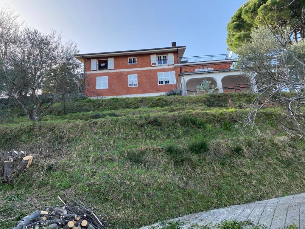 Casa Vacanza Villa Patrizia Follo Alto Exterior foto